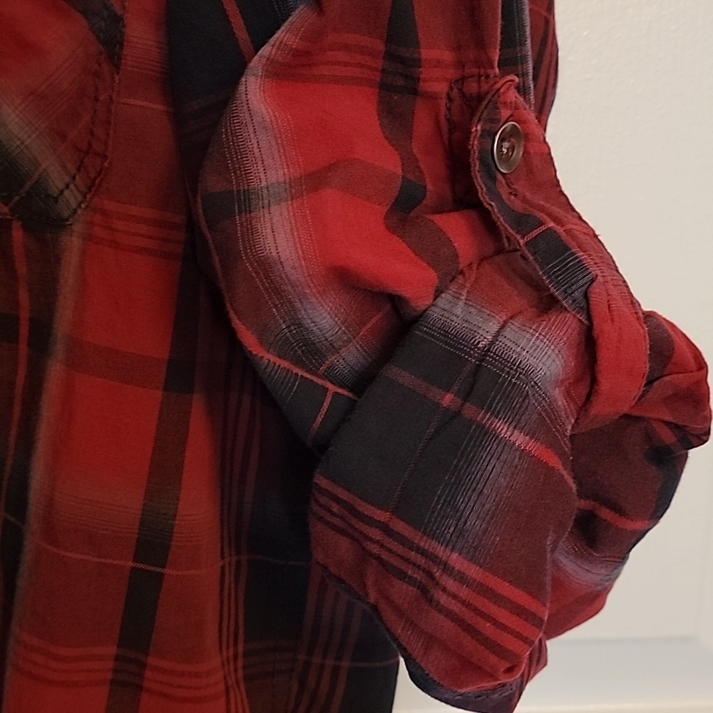 Rock and Republic young men's, medium, red and black plaid shirt. - Picture 4 of 6